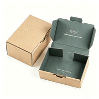 Boîte d'expédition en papier kraft écologique auto-scellante avec impression intérieure vert foncé et logo personnalisé pour l'emballage de vêtements