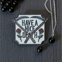 Broche Alphabet Unique Style Gothique avec Motif Rose et Faisce de Scytes, Bijou de Fiançailles Minimaliste Noir et Blanc