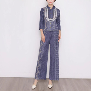 Ensemble décontracté plissé en jean style ethnique Miyake : Haut et pantalon large taille plus – Vêtements pour femmes grandes tailles en gros - Product Image 4