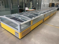 Congélateur vitrine avec façade en verre, extérieur en acier peint et intérieur en aluminium pour supermarché, spécial aliments surgelés