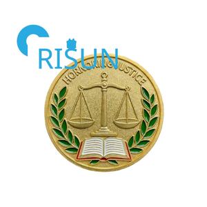Monedas de Desafío Personalizadas de Metal Esmaltado 3D con Diseño de Balanza de la Justicia para Abogados y Souvenirs al por Mayor - Product Image 3