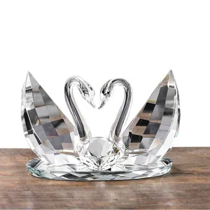 Brindes de casamento de cristal cisne estatuetas para presentes de retorno