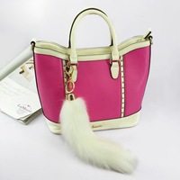 Porte-clés queue de renard artificielle moelleuse à la mode chaude porte-clés en métal fait à la main avec motif en peluche pour jouets vêtements rembourrage automatique