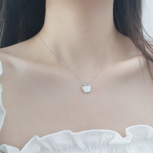 Collana con Ciondolo a Forma di Mela in Argento S925 Placcato Oro Rosa e Madreperla Bianca, Versione Coreana con Catena a Croce per Ragazze - Product Image 2