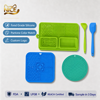 Tapis à lécher en silicone NicePets pour l'alimentation lente avec ventouse |   Tapis anti-étouffement et antidérapant pour chiens et chats, 4 tailles, 12 couleurs