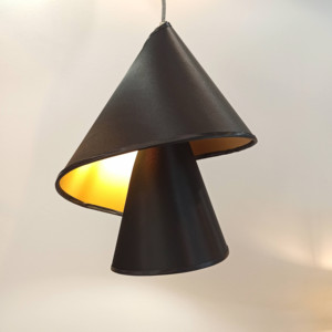 Lampada a sospensione fatta a mano TORNADO in nero e oro: Design illuminotecnico scandinavo - Product Image 3