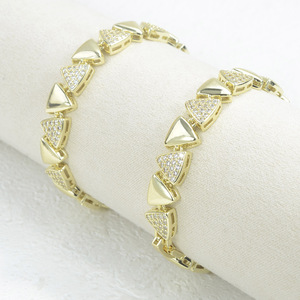 Bracciale Tennis Hawaiano Personalizzato da 18 cm in Oro 14k, con Zirconia Cubica Triangolare, per Donna e Uomo - Product Image 1