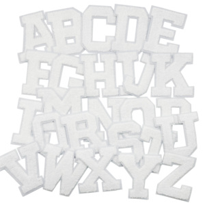 Sıcak satış toptan kendinden yapışkanlı 3D Logo tasarım şönil nakış yama A-Z şapka Hoodie havlu mektup demir on yamalar - Product Image 1