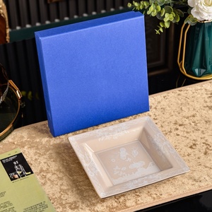 Bandeja Decorativa Cuadrada de Cerámica con Diseño Floral Tradicional y Motivo Vegetal Grabado, Empaque Individual - Product Image 5