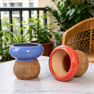 Pot de fleurs en céramique pour bureau, pot à fleurs côtelé émaillé pour plantes succulentes et plantes d'intérieur, décoration pour la maison et le bureau - Product Image 3