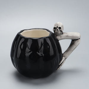 Tarro de galletas de cerámica negro con forma de calabaza y tapa de esqueleto gateando - Adorno de esqueleto 3D, tarro gótico de Halloween para dulces - Product Image 3