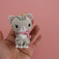 Crochet fait main gris chat porte-clés mignon arc rose décoré porte-clés en peluche pour sac porte-clés jouet