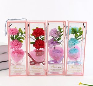 Venta al por Mayor de 3 Piezas de <span class=keywords><strong>Flores</strong></span> de Jabón Artificiales en Caja de Regalo Transparente, Flor Preservada, Regalo del Día de la Madre para Mamá, Maestra - Product Image 1
