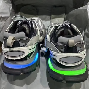 Chaussures de marche tendance 2026 pour le dropshipping, style rétro, modèle Track 3.0, avec LED, design de créateur, semelle épaisse - Product Image 1