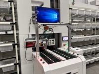 Solution robotisée de tri de colis pour entrepôt logistique Poshysmart, trieur de colis personnalisé à 50-200 canaux avec porte de protection et chariot