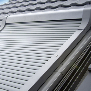 Persiana enrollable de aluminio para exteriores de diseño moderno, toldos retráctiles motorizados para techo de persiana de espuma PU para Hotel - Product Image 5