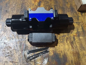 ใหม่ DG4V-3-2C-M-P7-H-7-56 DG4V-3-2C-U-H-100 โซลินอยด์ 3 ตำแหน่ง 6 ทิศทางสำหรับไฮดรอลิกอุตสาหกรรม - Product Image 3