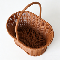 Handgeweven eco-vriendelijke waterdichte manden van PP-rattan met handvatten voor het verpakken van cadeaus, bloemen, fruitopslag & fotodisplay