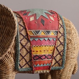 Decoración de gabinete de TV de elefante con estampado de ratán, gabinete de vino para sala de estar, decoración artesanal de resina para porche - Product Image 3