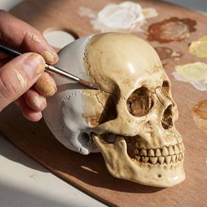 Crâne Humain <span class=keywords><strong>en</strong></span> Résine Taille Réelle 1:1 Peint à la Main Décoration Halloween Gothique Tête <span class=keywords><strong>de</strong></span> <span class=keywords><strong>Mort</strong></span> Réaliste Figurine Collection - Product Image 2