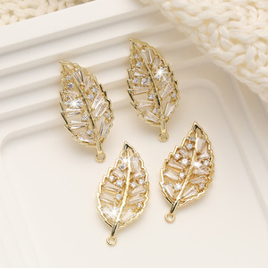 Bolsa de 14K de oro de alto color con incrustaciones de circón colgante de hoja hecho a mano DIY pulsera collar pendientes colgante moda venta directa de fábrica - Product Image 1