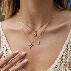 Collar con Colgante de Mariquita y Libélula, Tono Dorado, Cristal, Amuleto de Insecto, Joyería para Uso Diario - Product Image 3