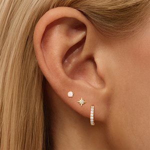Vente en gros de boucles d'oreilles en argent sterling S925 plaqué or, ensemble de 3 pièces, design classique avec perles, étoile à huit branches et perle pour femmes - Product Image 3