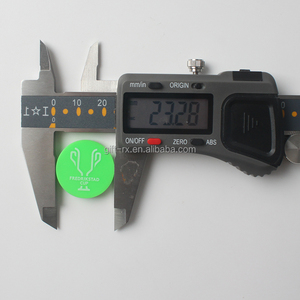 Chất lượng tốt nhất 40mm màu đen Rắn nhỏ tùy chỉnh lễ hội nhựa bia bán thẻ - Product Image 3