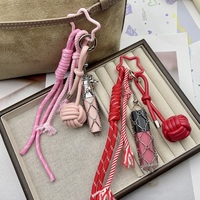 Pendentif en corde tressée tendance, porte-clés innovant en acier inoxydable, sac à rouge à lèvres en maille, petit pendentif boule, vente en gros