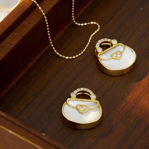 Collier pendentif en or massif 18 carats MaiYi avec nacre et diamants, cadeau de mariage ou de fiançailles - Product Image 3