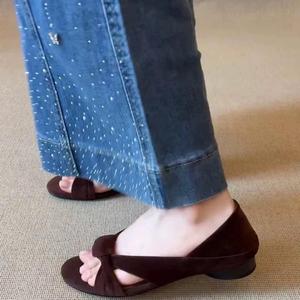 Nouvelles sandales à talon carré et bout ouvert avec brides croisées pour femme – Style décontracté, rétro, minimaliste, polyvalent, à bouche peu profonde et à talon fermé - Product Image 4