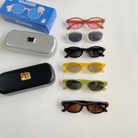 Nouvelle Collection 2026 – Lunettes de Soleil Enfant Style Ins, Monture Transparente Effet Macaron, Verres PC, avec Coffret Cadeau Idéal pour les Voyages