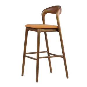 批发定制斯堪的纳维亚风格实木高杆凳子北欧软垫酒吧椅，用于酒店餐厅