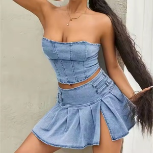 ชุดเดนิมผู้หญิงคุณภาพสูงลดราคาสุดฮอต เสื้อครอปเปิดไหล่เซ็กซี่ กระโปรงมินิทรงพลีท ผ้ายีนส์ฟอกสีเอซิด - Product Image 3