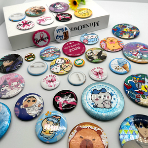 Máquina para Hacer Botones de Metal Personalizados al por Mayor, Pin de 2.25 Pulgadas, Pin de Moda Holográfico Personalizado, Pin de Metal Estampado - Product Image 1