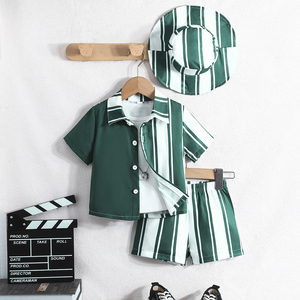 Ensemble deux pièces tendance pour garçons : chemise rayée à manches courtes, short décontracté et chapeau - Product Image 1