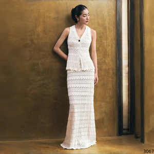 Ensemble deux pièces en tricot crochet pour l'été : débardeur peplum à col en V et jupe longue taille haute à ourlet festonné et fente latérale pour femme - Product Image 4