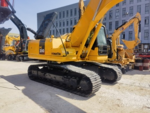 รถขุดตีนตะขาบ Komatsu PC200-7 ขนาด 20 ตัน ประสิทธิภาพสูง เครื่องยนต์เดิม รถขุดมือสองขนาดกลาง - Product Image 2