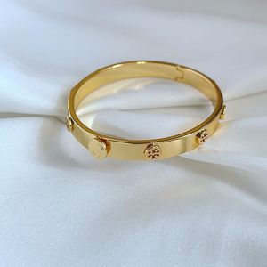 Europäisches und amerikanisches 18 Karat Gold Double T Logo besetztes Mode armband - Product Image 3