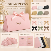 Boîtes cadeaux triangulaires minimalistes en papier avec ruban pour les faveurs de mariage, le dîner de répétition, l'emballage personnalisé de bonbons et les cadeaux de fête