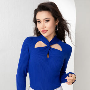 Vente en gros Automne Hiver Nouveau Petit Sexy Front Evidé Slim-fit Bas Tricots Femme Chemisier à manches longues - Product Image 6