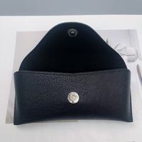 Vente en gros boîte de lunettes de soleil suspendue étui à lunettes ceinture portable boîte à lentilles en cuir PU boîte à lunettes de soleil à boucle arrière