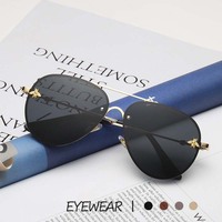2026 Neue Little Bee UV400 Modische Vollrand-Sonnenbrille im europäisch-amerikanischen Stil mit personalisierten Ozeanscheiben