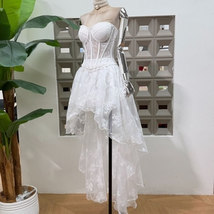 Ensemble de vêtements de boutique : Haut bustier en organza à lacets et baleines, avec <span class=keywords><strong>jupe</strong></span> asymétrique à traîne et effet cintré à la taille - Product Image 5