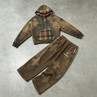 Conjunto a juego para hombre: Sudadera corta con capucha y estampado de cuadros, con logo personalizado, estilo vintage lavado, y pantalones de chándal de pierna ancha con cordón.