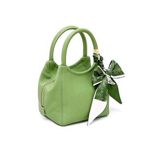 Sac seau vintage haut de gamme en cuir de vachette pleine fleur pour femme avec fermeture éclair et bandoulière réglable - Product Image 4