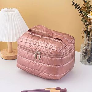 Bolsa de Cosméticos Impermeable Personalizada, Bolsa de Maquillaje de Gran Capacidad, Bolsa de Almacenamiento de Tela Acolchada a Rayas para Chicas - Product Image 1