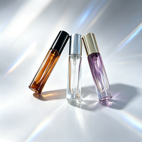 Articles décoratifs avec logo personnalisable, flacons de parfum en verre vides carrés de 10 ml, 20 ml, 30 ml, porte-clés pour femmes, durables