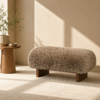 Banc en fourrure de Mongolie marron chaud de luxe, ottoman minimaliste long et moelleux avec pieds en bois pour hôtel et maison