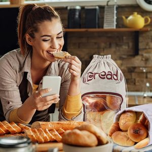 Bolsa protectora de tela de lino reutilizable forrada de plástico con ventana transparente para almacenamiento de masa fermentada y pan casero - Product Image 4